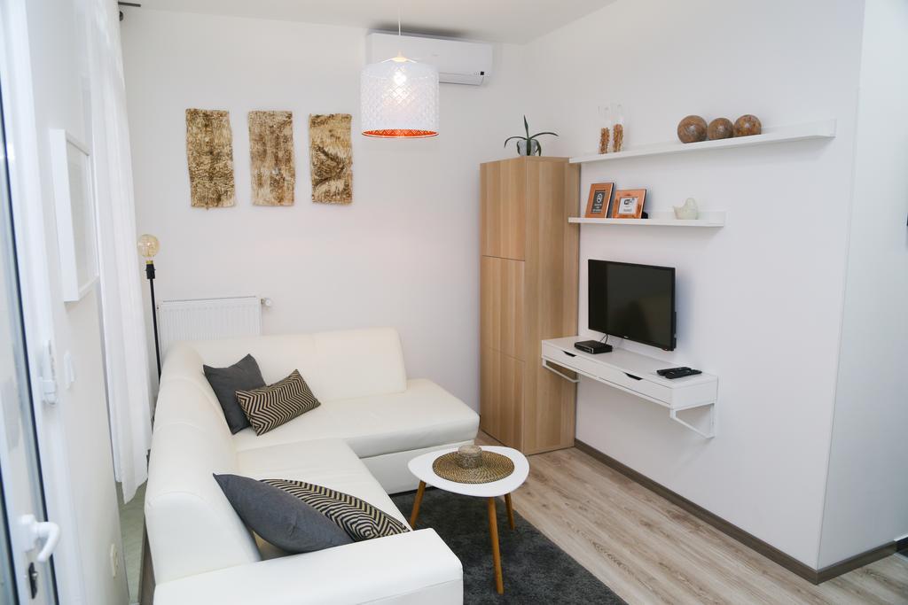 Apartments Bogdan Свети Мартин на Мури Екстериор снимка